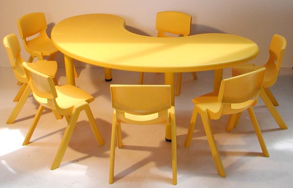 Table polypropylène haricot  7 enfants, 165 x 90 cm